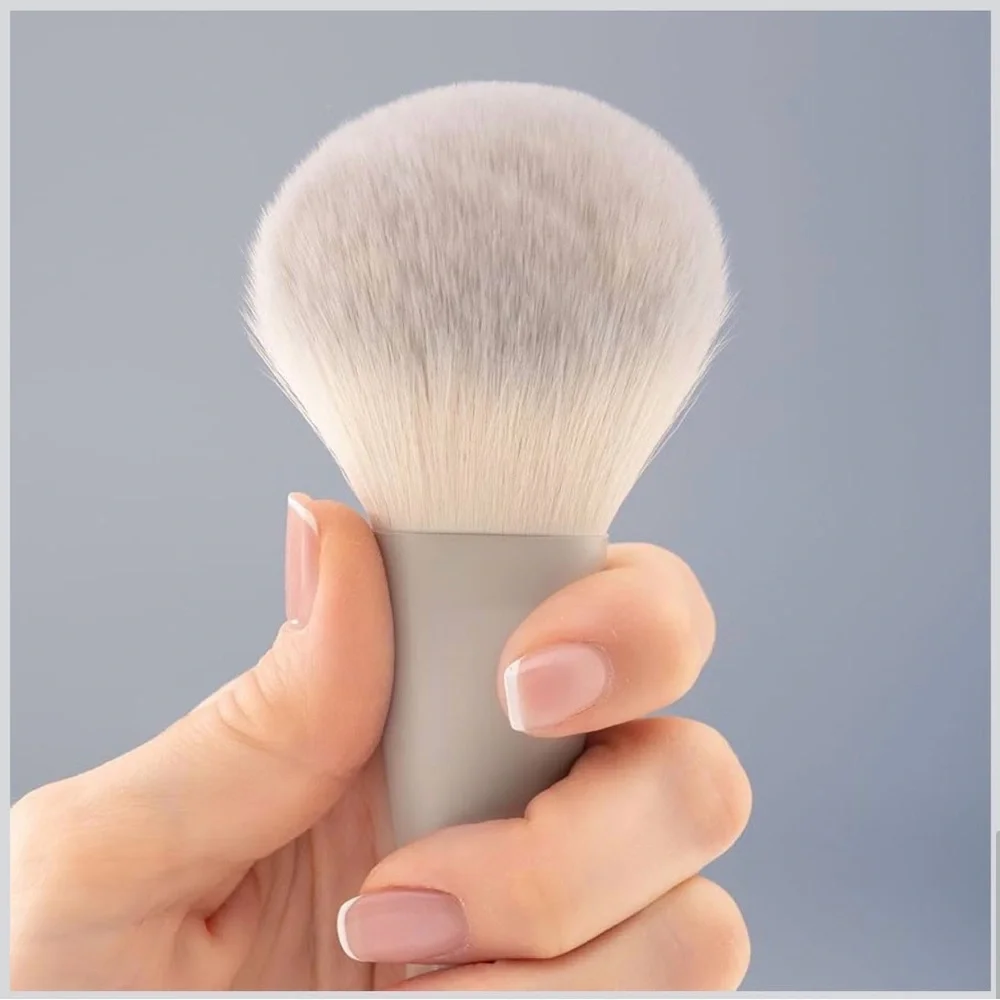 Soft White Powder Brush - Large Fluffy Face Brush